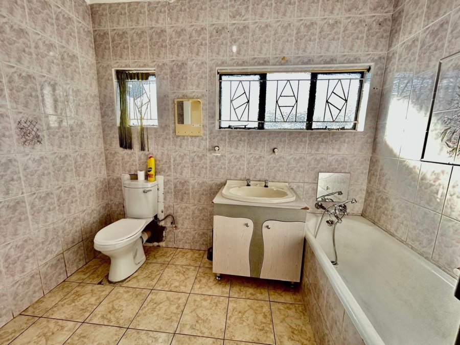 To Let 3 Bedroom Property for Rent in Geelhoutpark North West